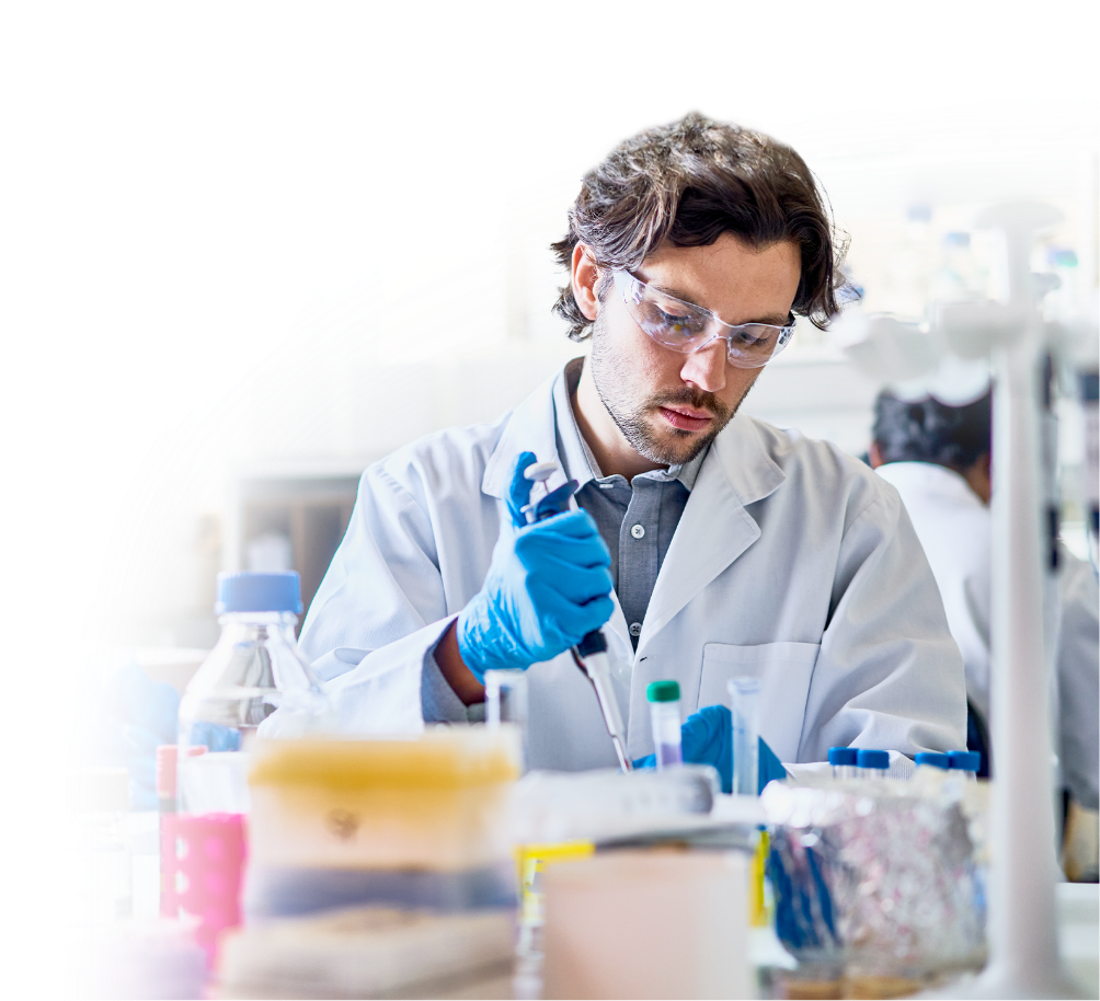 Lab-technician-performing-peptide-analysis